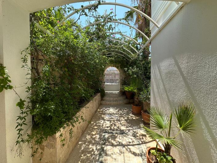 Image No.54-4 Bed Villa / Detached for sale