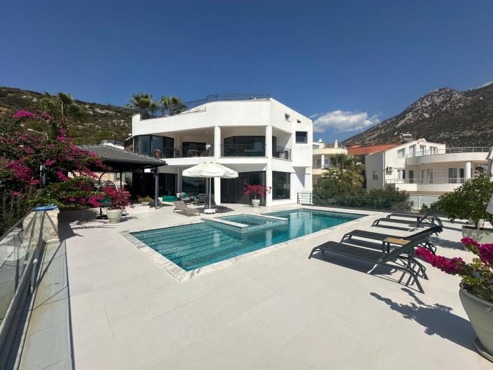 Image No.1-6 Bed Villa / Detached for sale