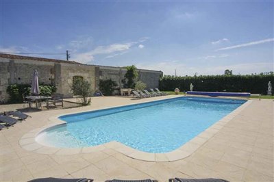 maison-de-maitre-with-swimming-pool-for-sale-