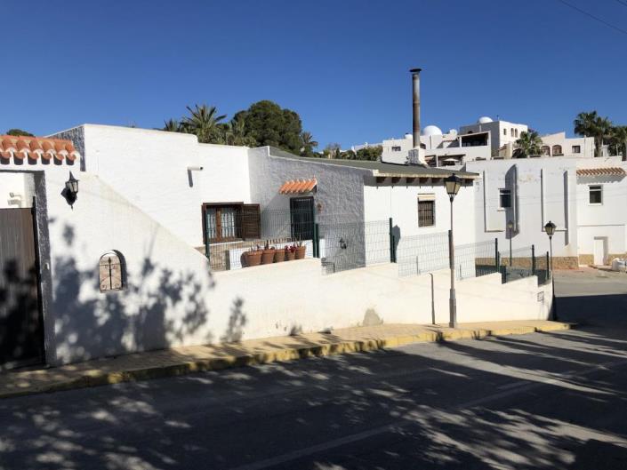 Image No.2-4 Bed Villa / Detached for sale