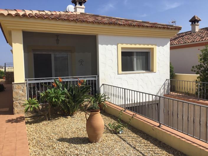 Image No.2-3 Bed Villa / Detached for sale