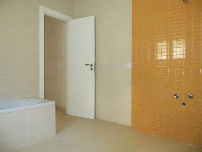 Image No.11-4 Bed Villa / Detached for sale