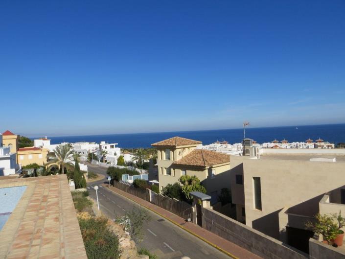 Image No.19-4 Bed Villa / Detached for sale