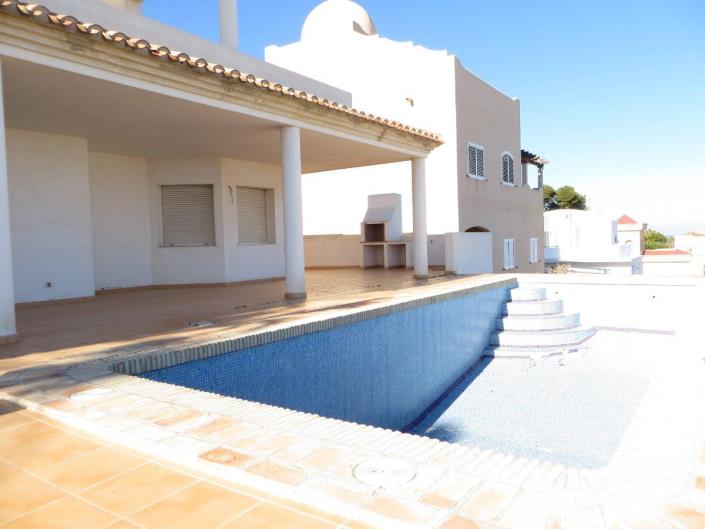 Image No.2-4 Bed Villa / Detached for sale