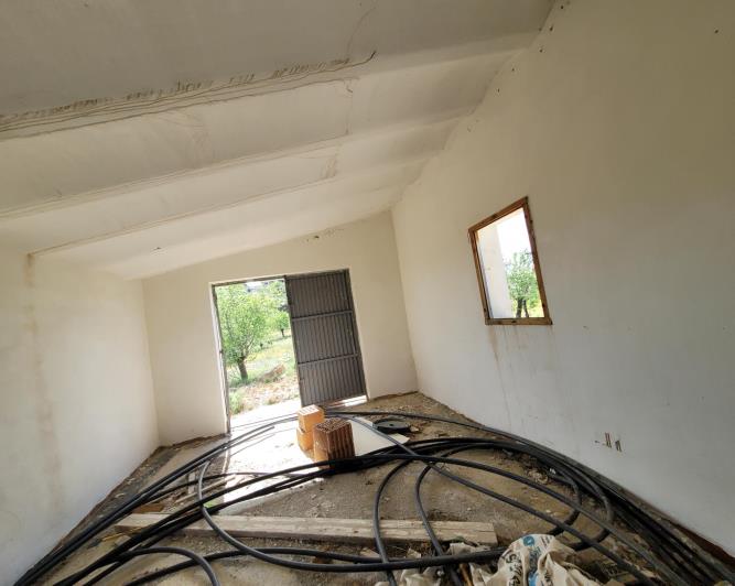 Image No.15-1 Bed Land for sale