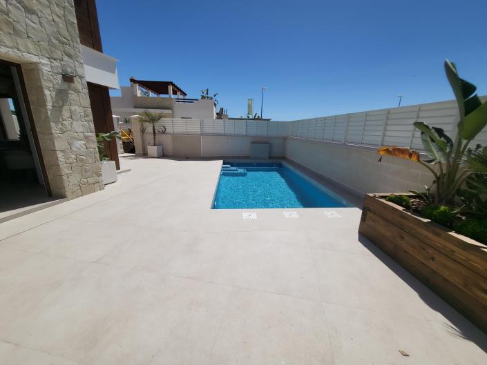 Image No.1-3 Bed Villa / Detached for sale