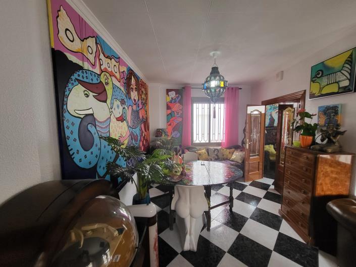 Image No.8-3 Bed House for sale