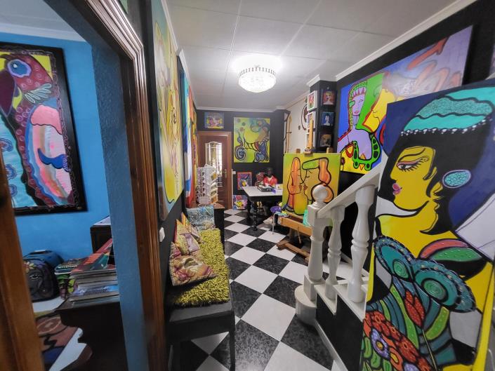 Image No.15-3 Bed House for sale