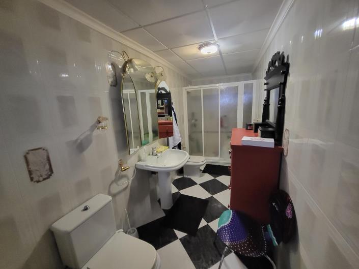 Image No.17-3 Bed House for sale