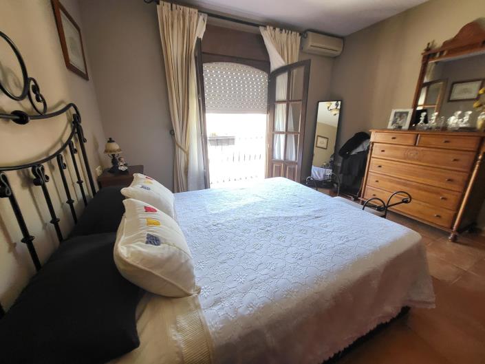 Image No.7-5 Bed House for sale