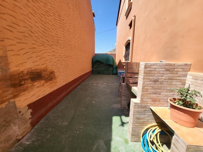 Image No.24-5 Bed House for sale