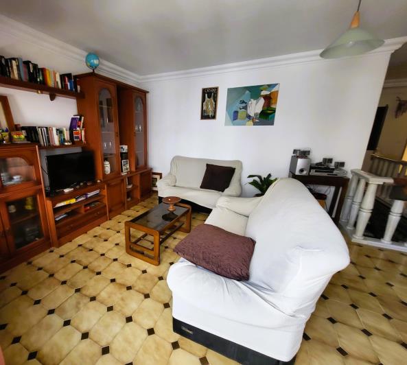 Image No.8-3 Bed House for sale