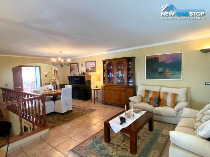 Image No.10-3 Bed House for sale