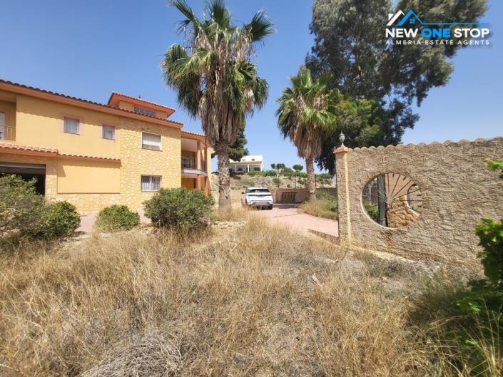 Image No.48-4 Bed Villa / Detached for sale