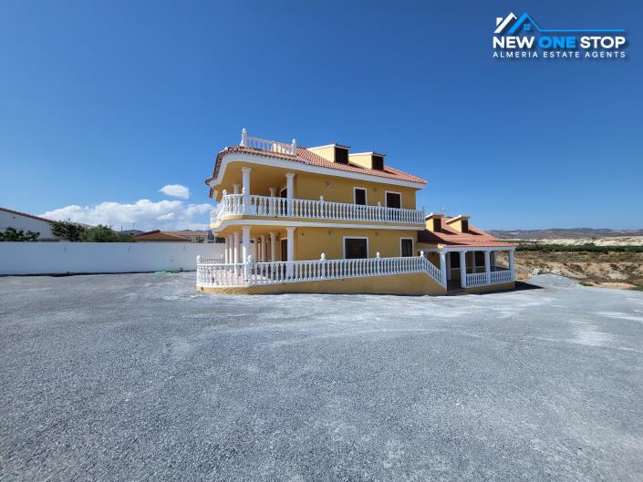 Image No.20-9 Bed Villa for sale