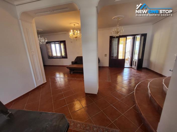 Image No.15-9 Bed Villa for sale