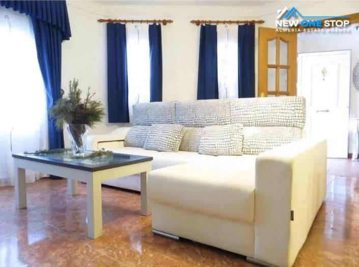 Image No.8-6 Bed House for sale