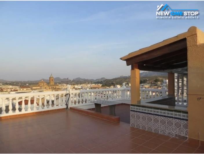 Image No.1-6 Bed House for sale