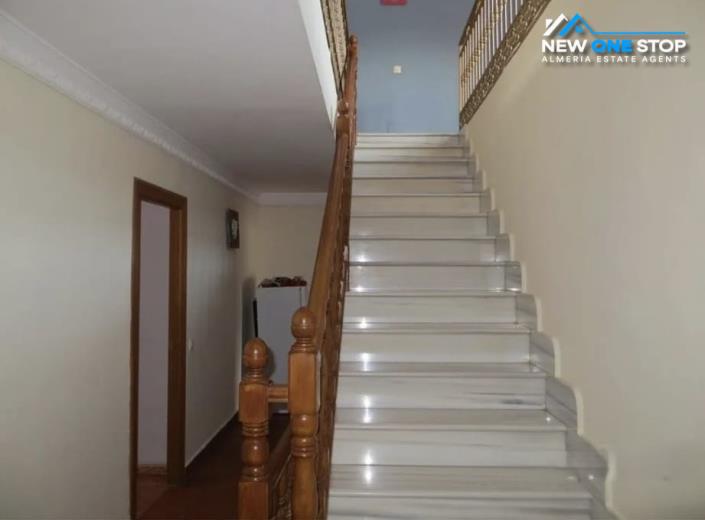 Image No.30-6 Bed House for sale