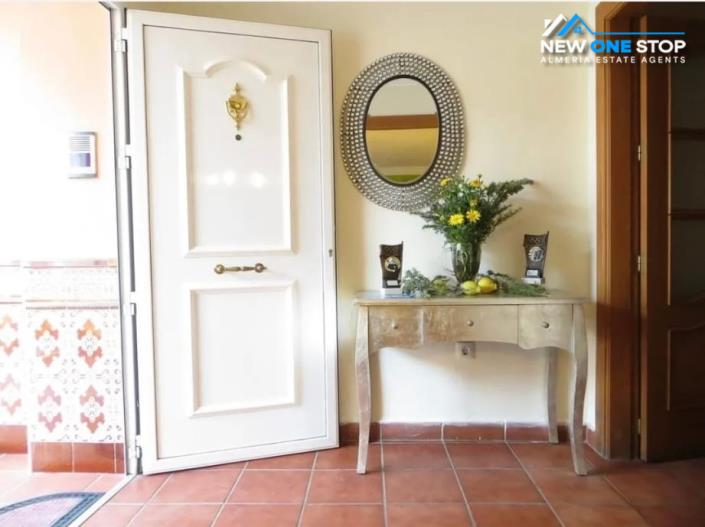 Image No.7-6 Bed House for sale