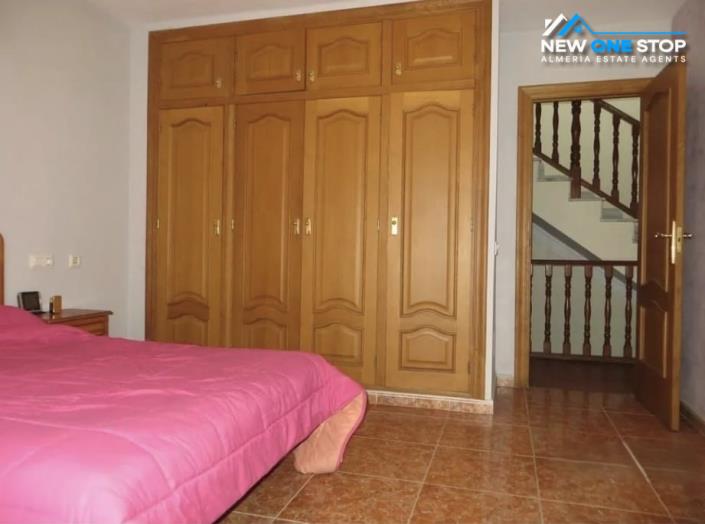 Image No.29-6 Bed House for sale