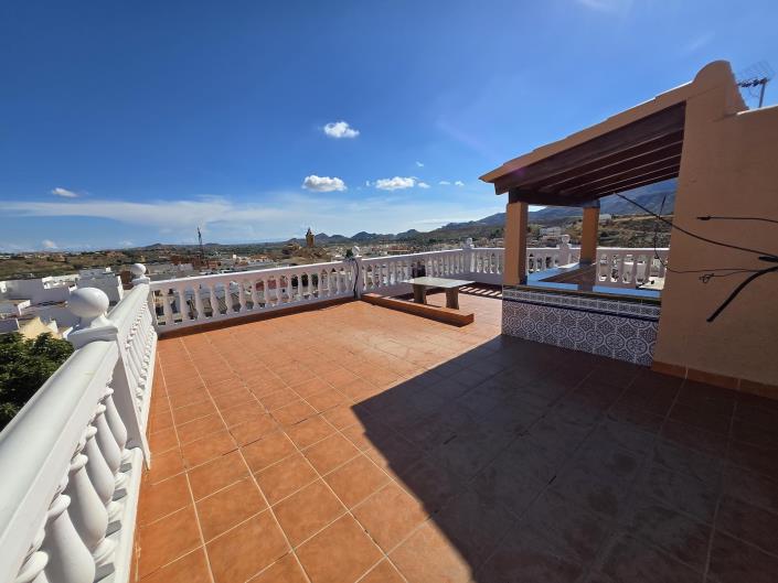 Image No.3-6 Bed House for sale