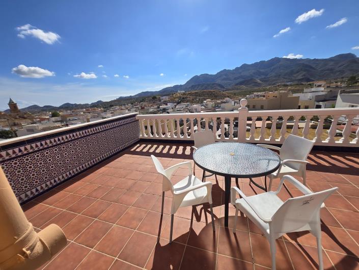 Image No.2-6 Bed House for sale