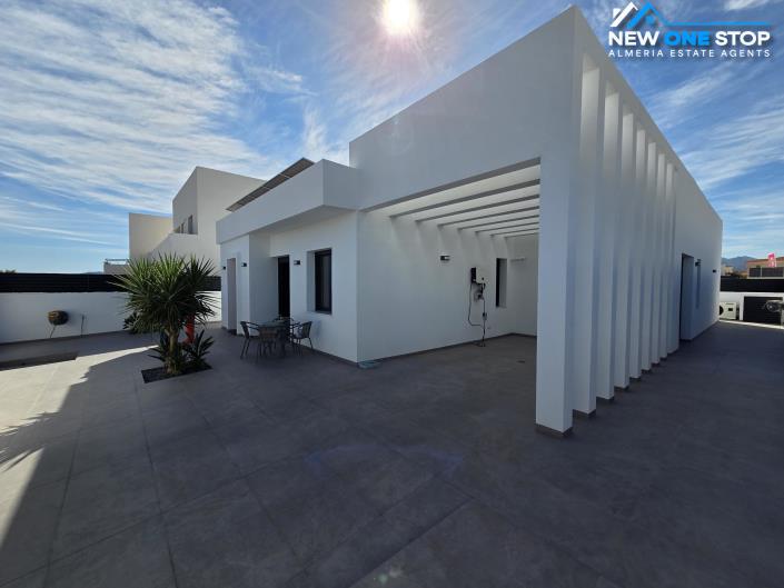 Image No.1-3 Bed Villa / Detached for sale