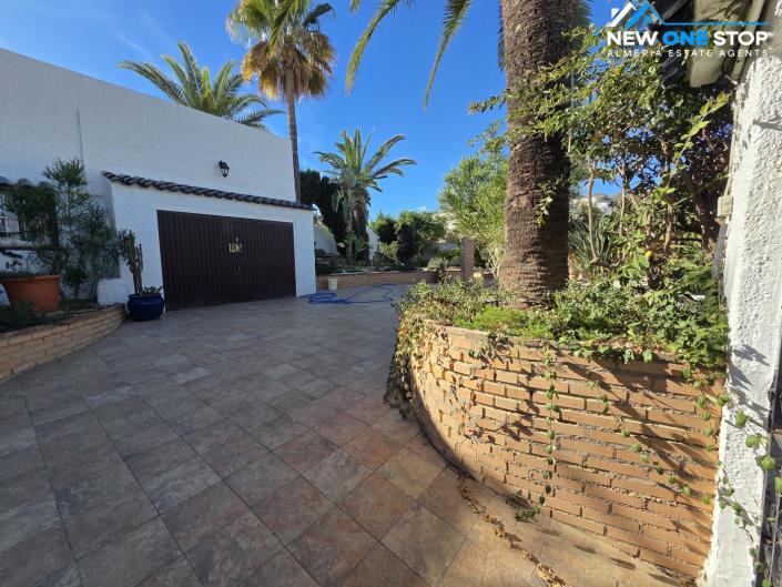 Image No.9-7 Bed Villa for sale