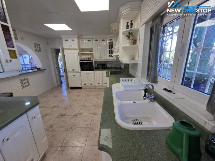 Image No.14-7 Bed Villa for sale