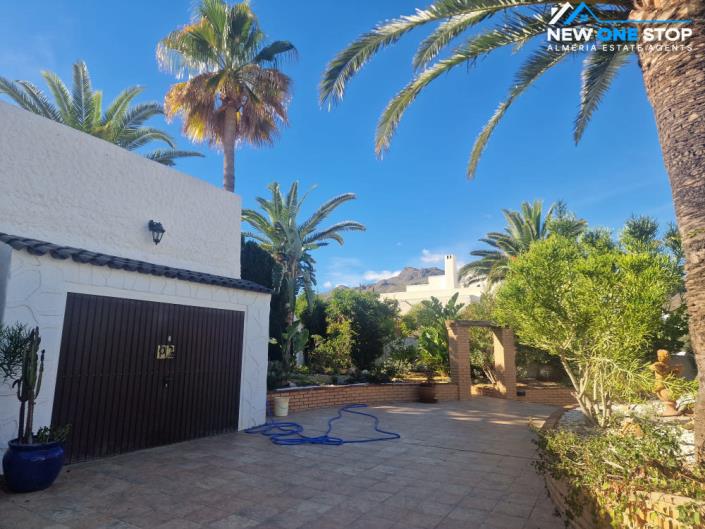 Image No.7-7 Bed Villa for sale