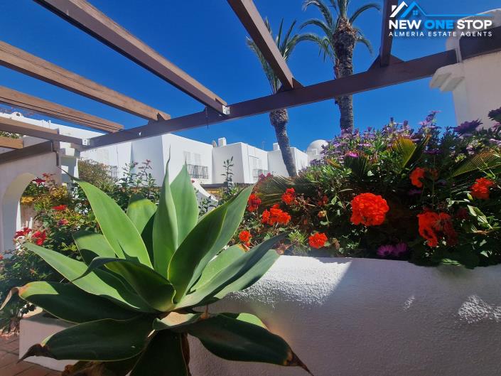 Image No.6-5 Bed House for sale