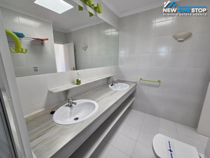 Image No.38-5 Bed House for sale