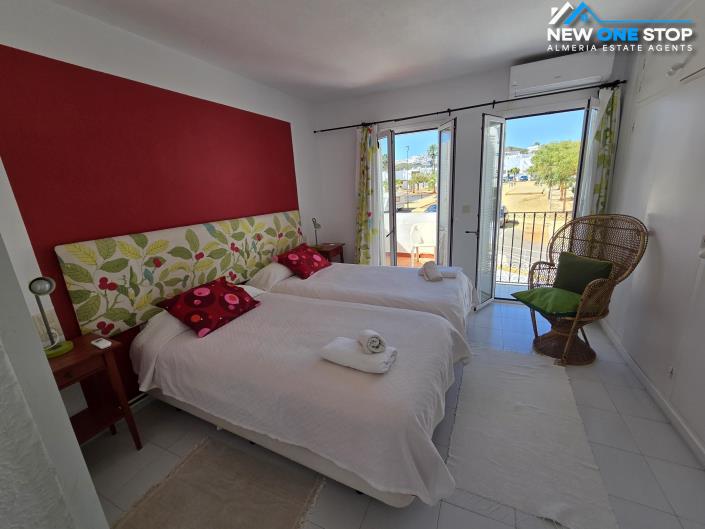 Image No.35-5 Bed House for sale