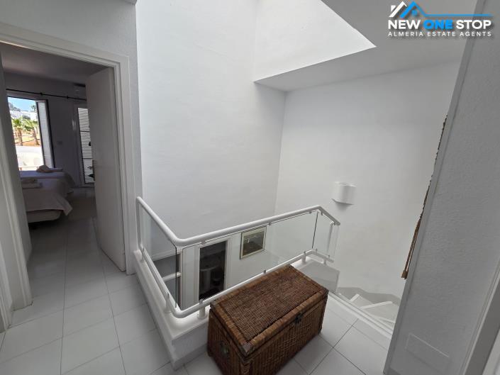 Image No.40-5 Bed House for sale