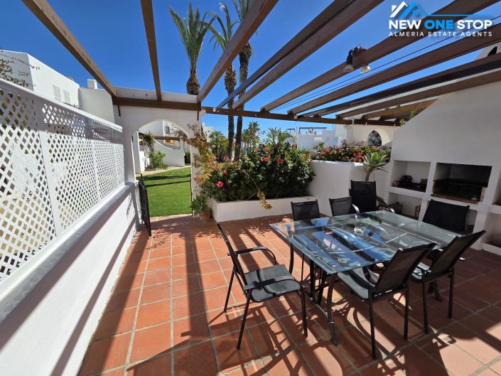 Image No.8-5 Bed House for sale