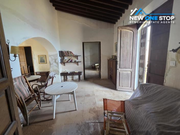 Image No.10-4 Bed Villa / Detached for sale