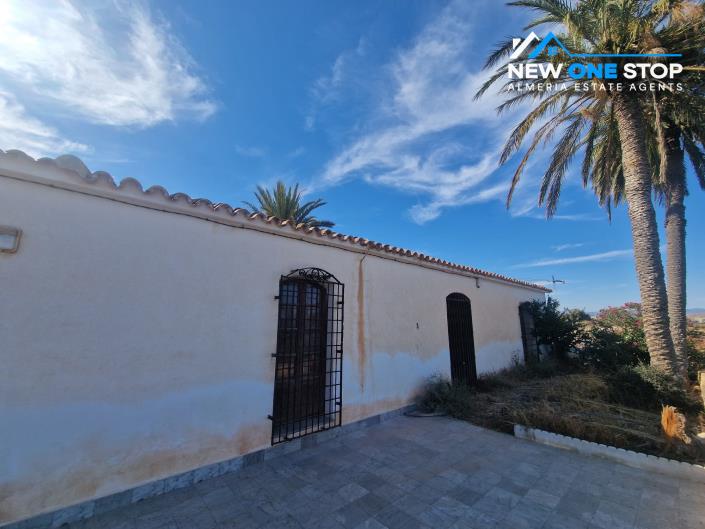 Image No.39-4 Bed Villa / Detached for sale