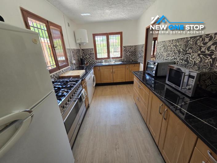 Image No.13-6 Bed Villa / Detached for sale