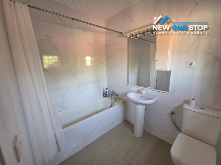 Image No.18-6 Bed Villa / Detached for sale