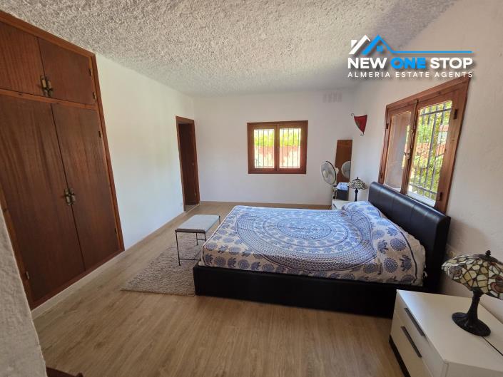 Image No.20-6 Bed Villa / Detached for sale