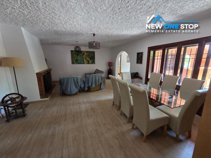 Image No.8-6 Bed Villa / Detached for sale