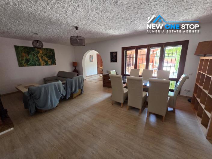 Image No.9-6 Bed Villa / Detached for sale