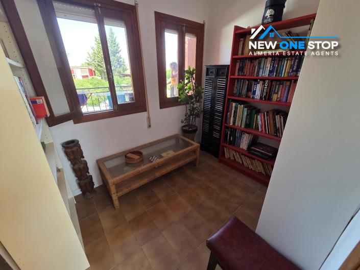 Image No.34-6 Bed Villa / Detached for sale