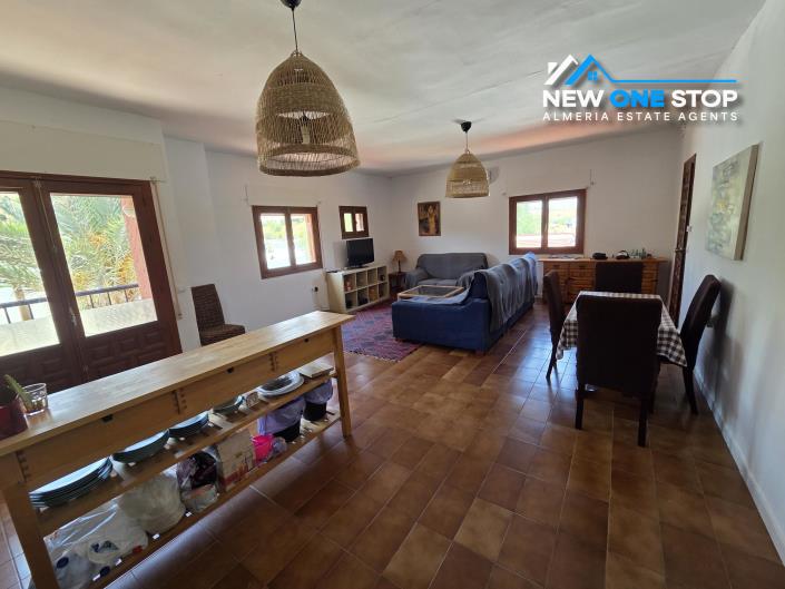 Image No.42-6 Bed Villa / Detached for sale