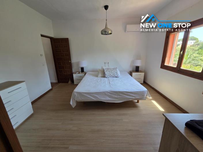 Image No.45-6 Bed Villa / Detached for sale