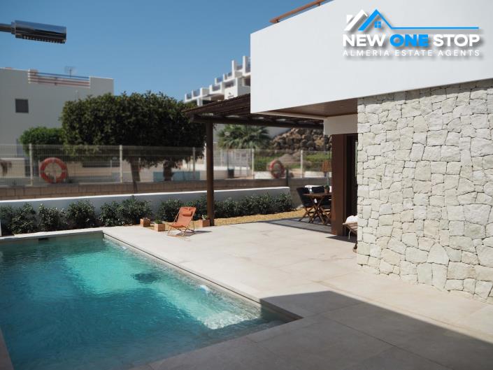 Image No.2-3 Bed Villa / Detached for sale