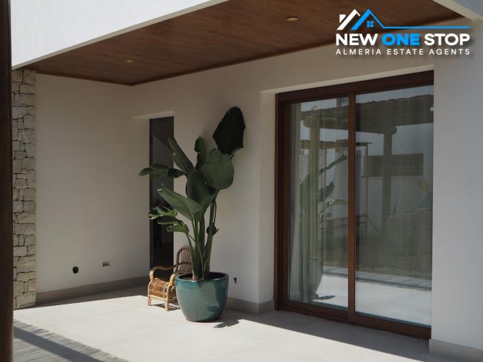Image No.8-3 Bed Villa / Detached for sale