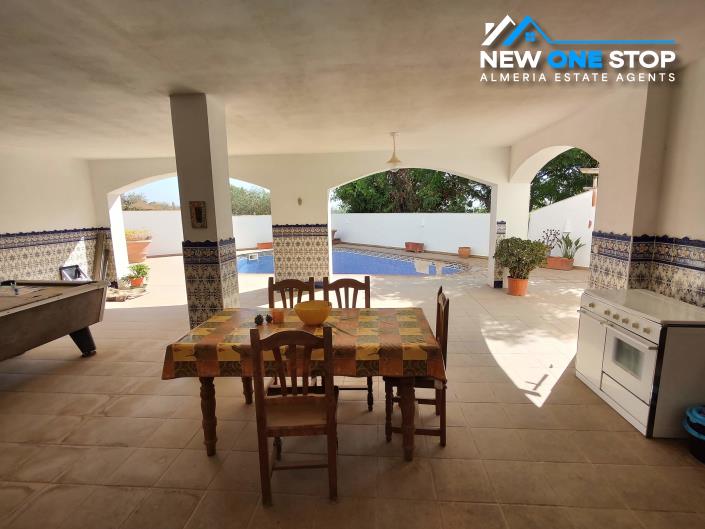 Image No.8-6 Bed Villa / Detached for sale