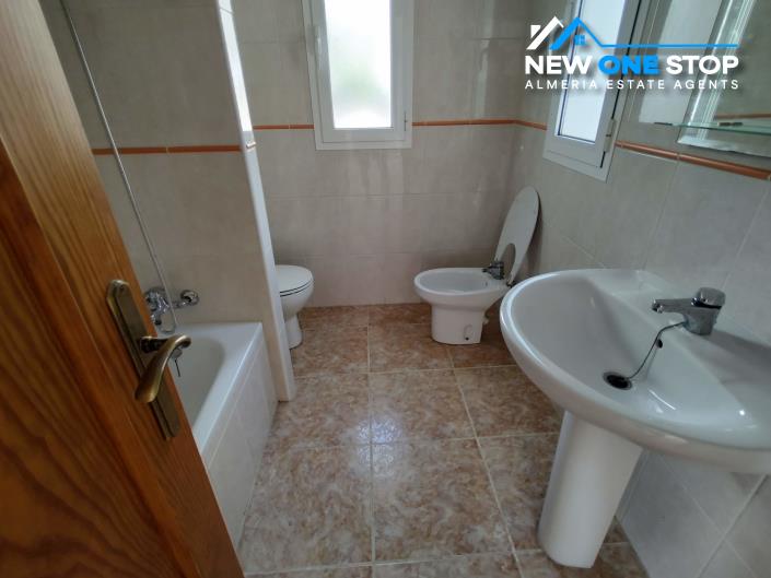 Image No.32-6 Bed Villa / Detached for sale